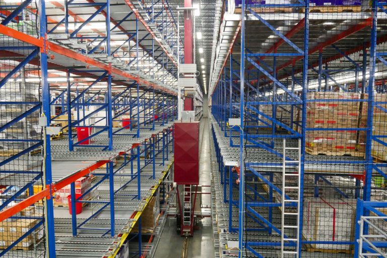 Storage retrieval machine in Southern Glazers Union City Automated Warehouse